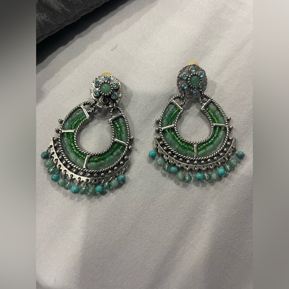 Vintage Clip earring one ringtone is gone on one of then they are in good condit - Picture 1 of 3